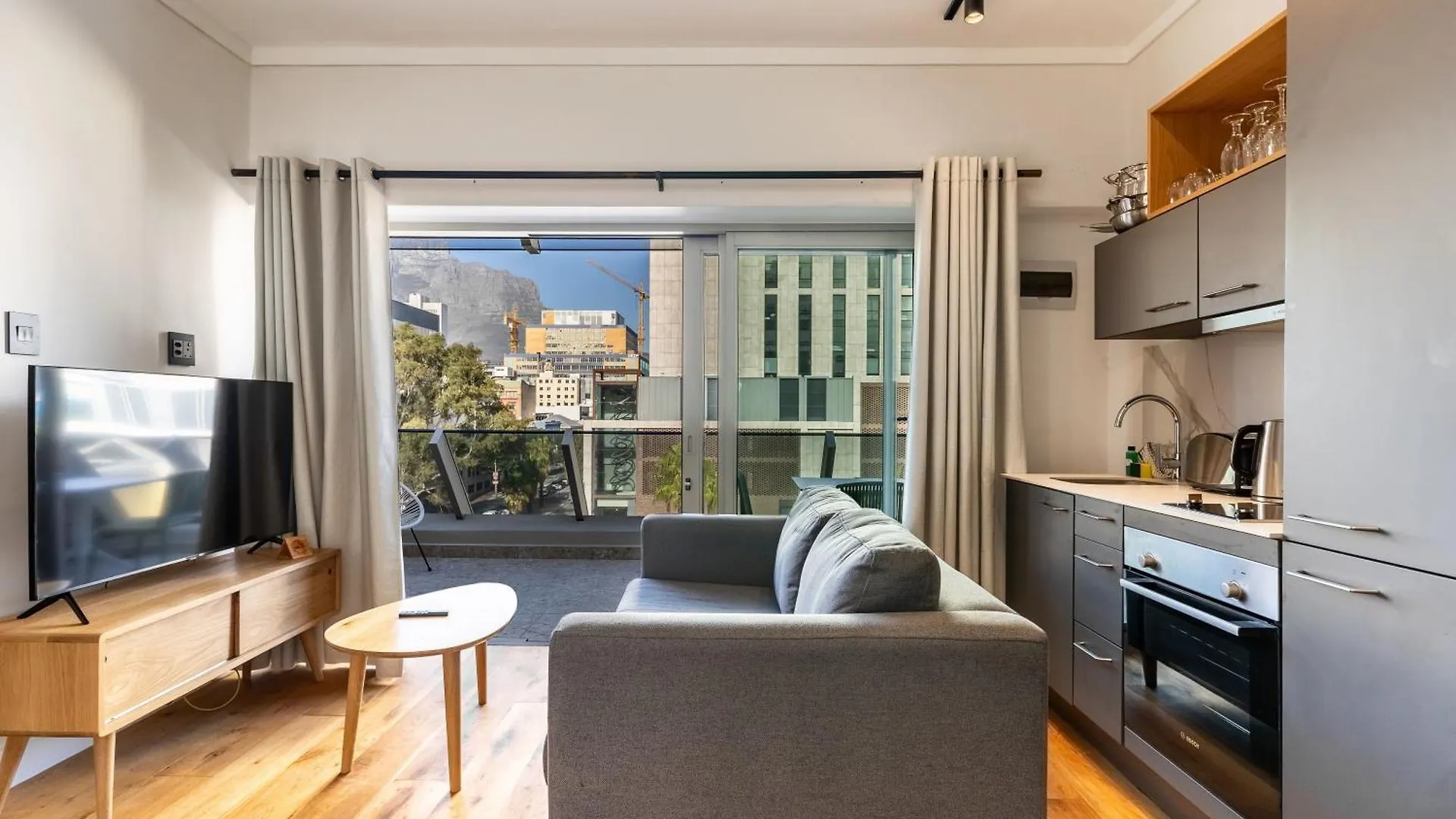 Barracks 414: City Centre Aprt With Balcony Cape Town Apartment